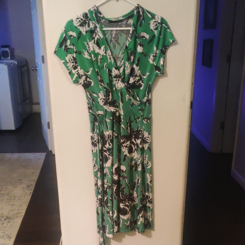 Elegant Green Floral Wrap Midi Dress Anna Morgan Large